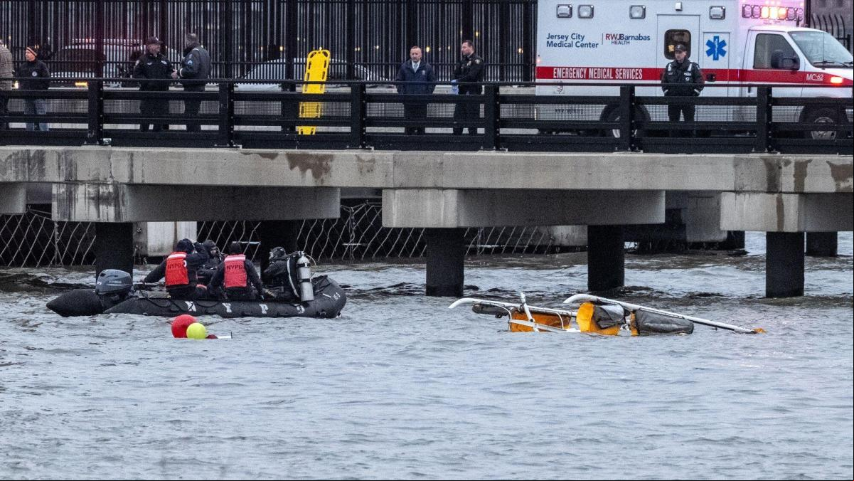 Cinco turistas de Barcelona mueren en Nueva York al caer su helicóptero en el río Hudson