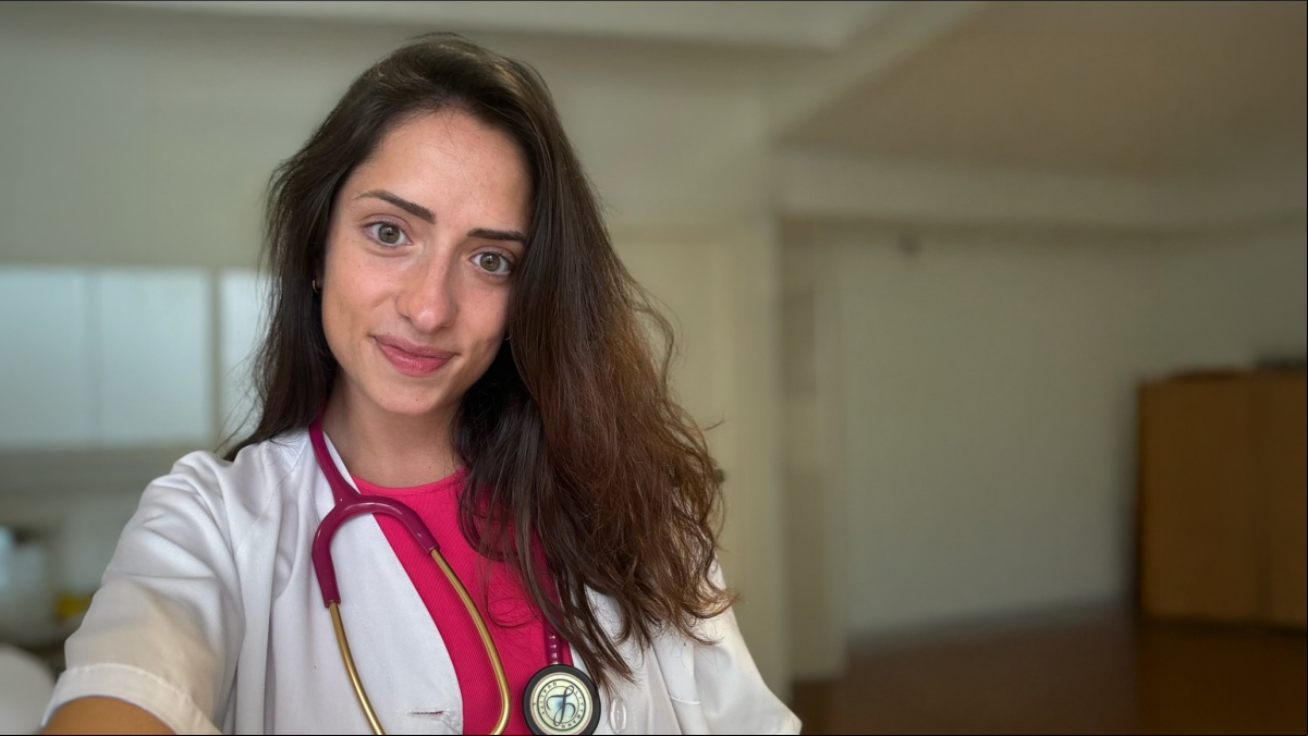 Sara Marin Berbell, mèdica: “Prendre cafè en dejú és com tirar gasolina al foc, pot alterar el teu sistema digestiu perquè augmenta làcid gàstric al teu estómac produint pics alts de cortisol”