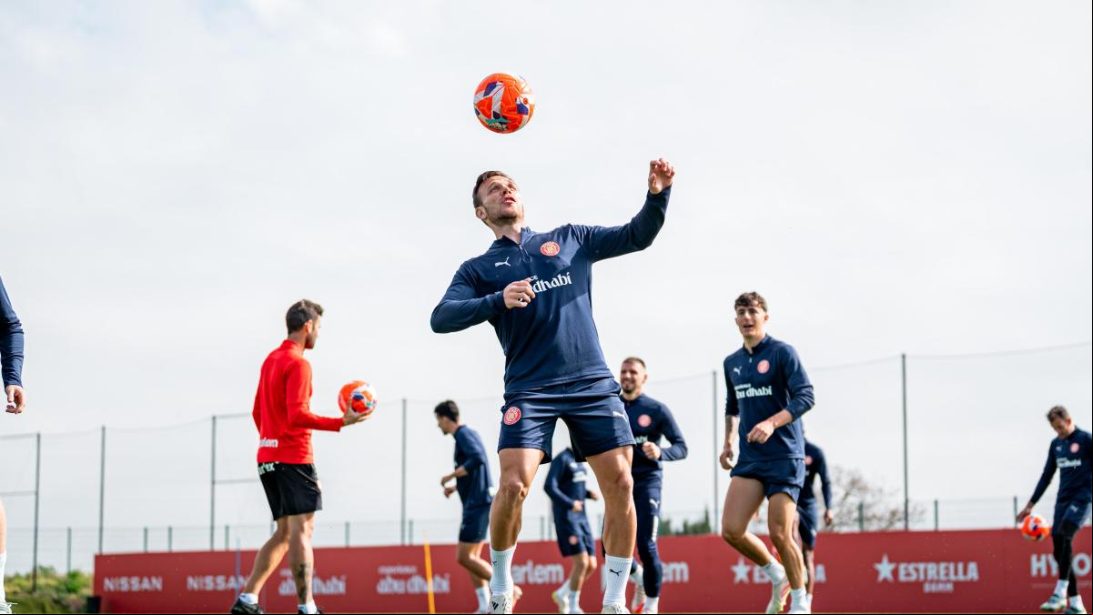 El Girona busca oxígeno en El Sadar
