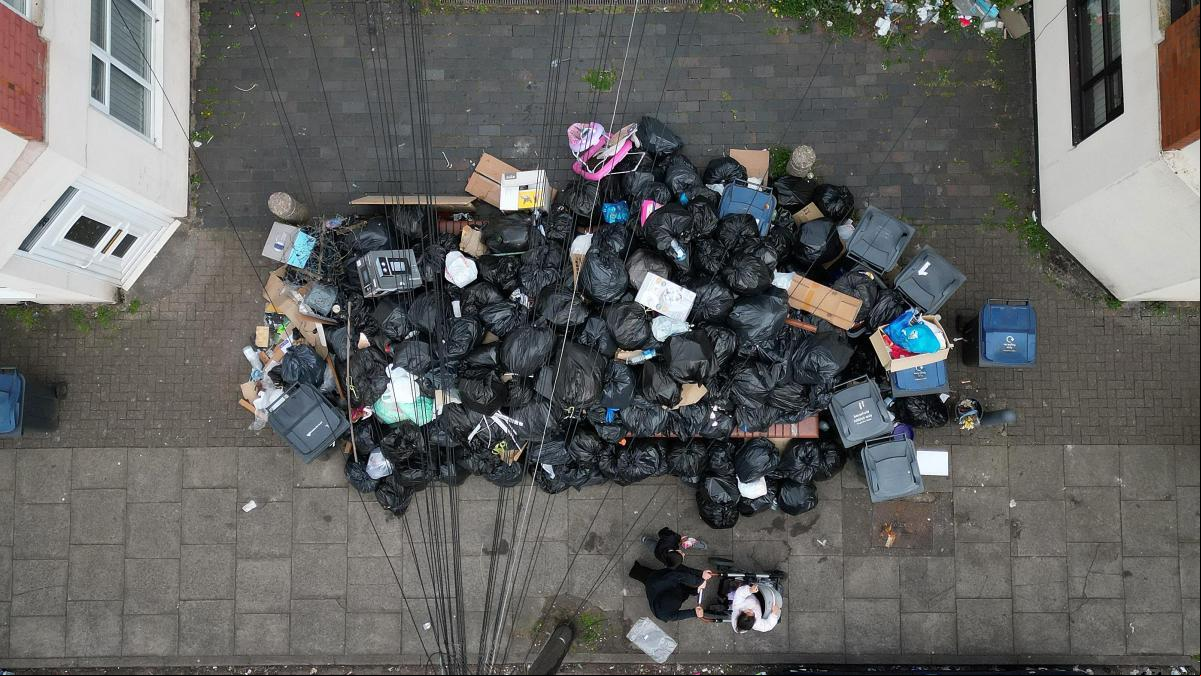 Riesgos de salud y ratas del tamaño de gatos: Birmingham sobrevive a su propia basura