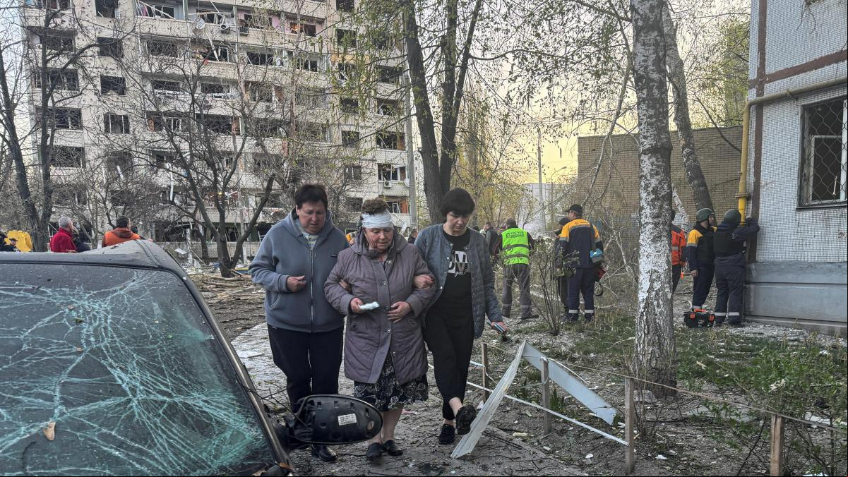 Un ataque ruso causa dos muertos y decenas de heridos en las ciudades fronterizas de Járkiv y Sumi