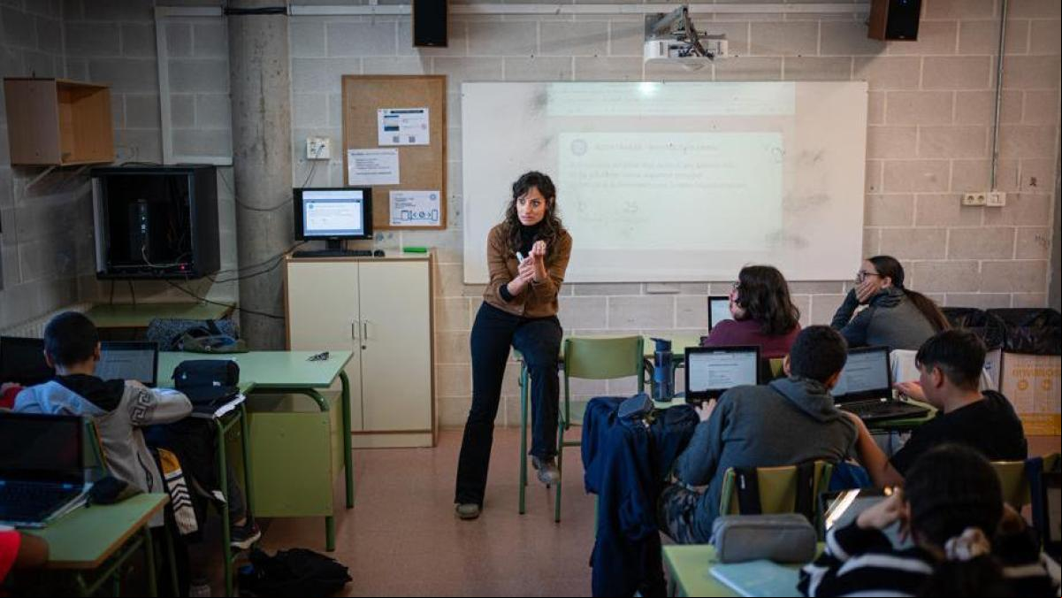 Crece el abandono de maestros de primaria en el mundo y persiste de los de secundaria, según la Unesco
