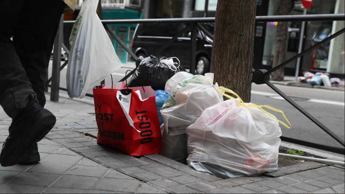 Los trabajadores de la recogida de basuras en Madrid ratifican la continuidad de la huelga