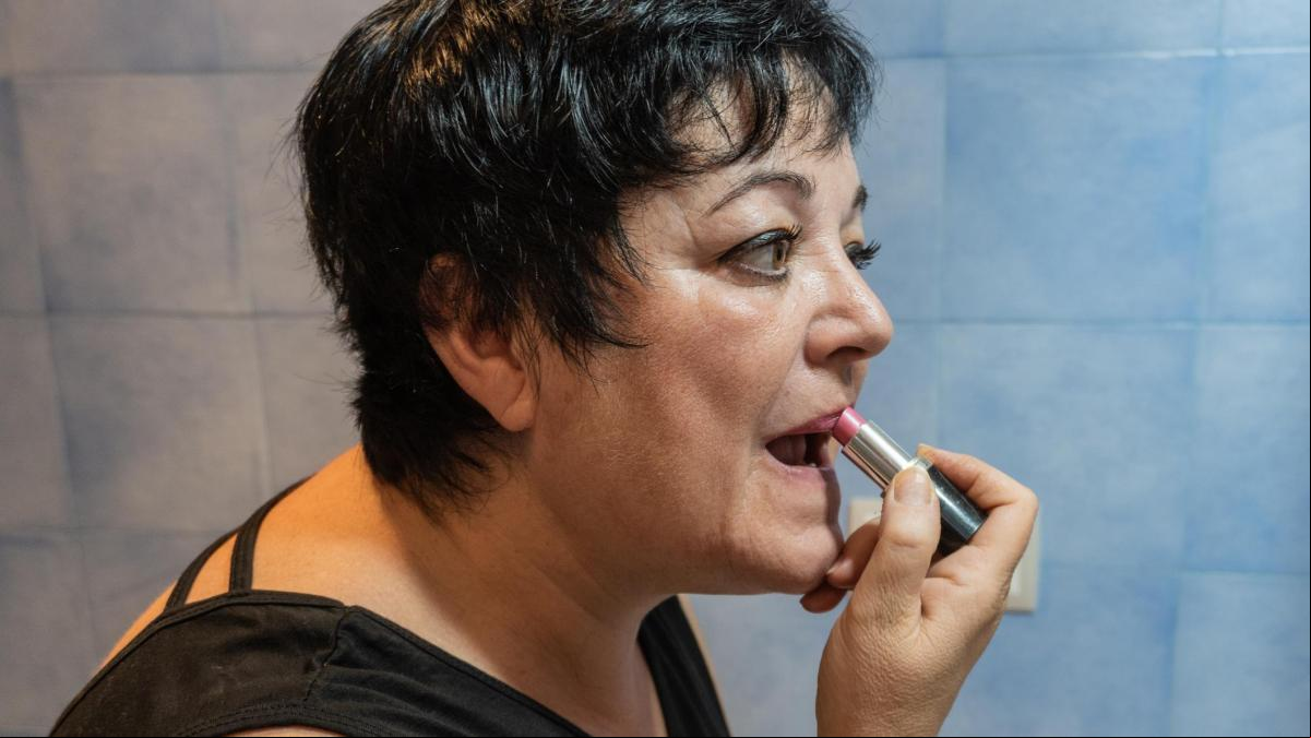“Me encuentro con compañeras del colegio y me sorprende lo viejas que están; tienen mi edad, pero yo no me veo así”: ¿estamos mejor que los demás, o nos engaña la autopercepción?