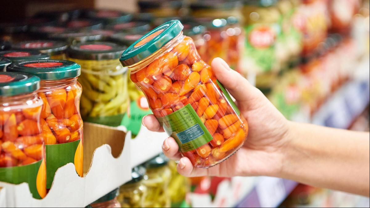 Según un estudio de Too Good To Go: más de la mitad de los españoles podría estar tirando comida en buen estado