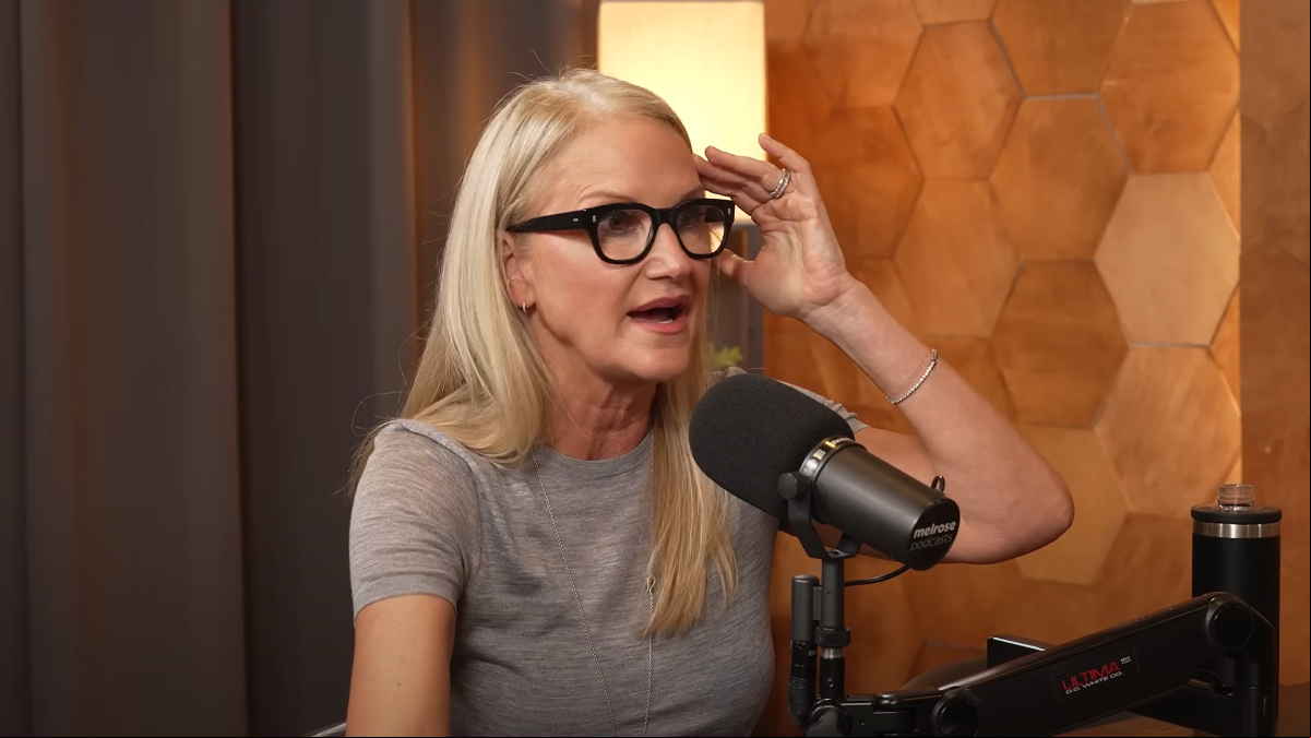 Mel Robbins, coach: “Si penses en la teva exparella dies després de la ruptura significa que el teu sistema nerviós està intentant desaprendre el que era la vida amb aquella persona, no que hagis de continuar amb ella”