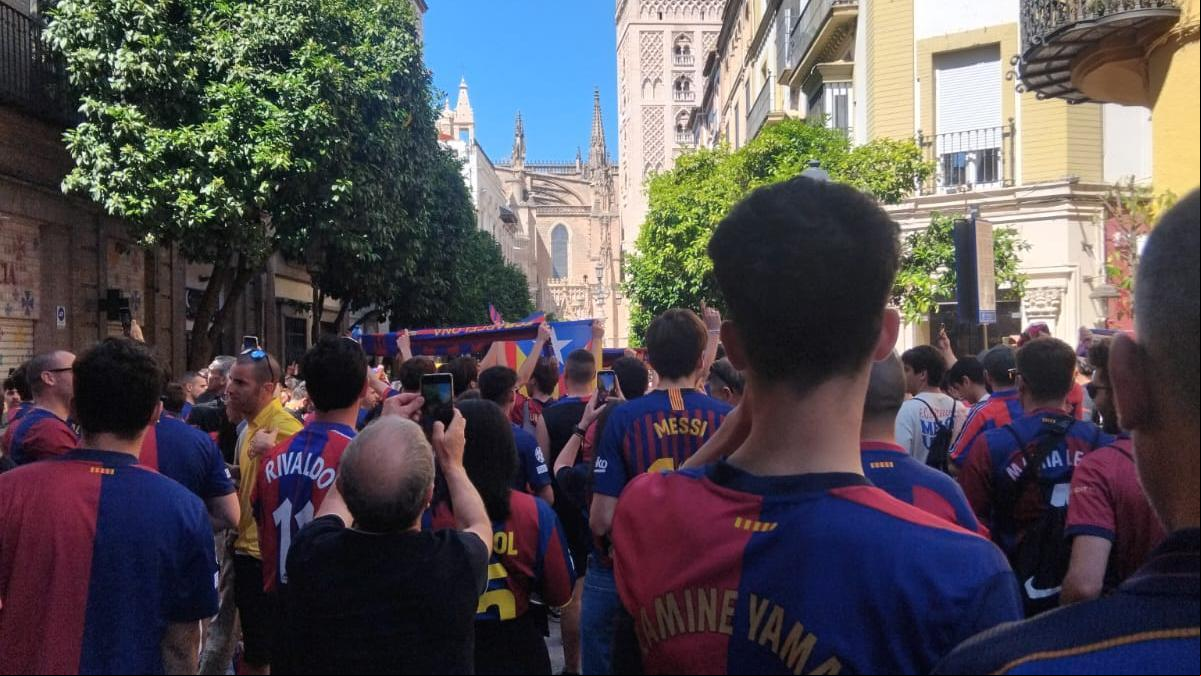 La afición del Barça toma el centro de Sevilla