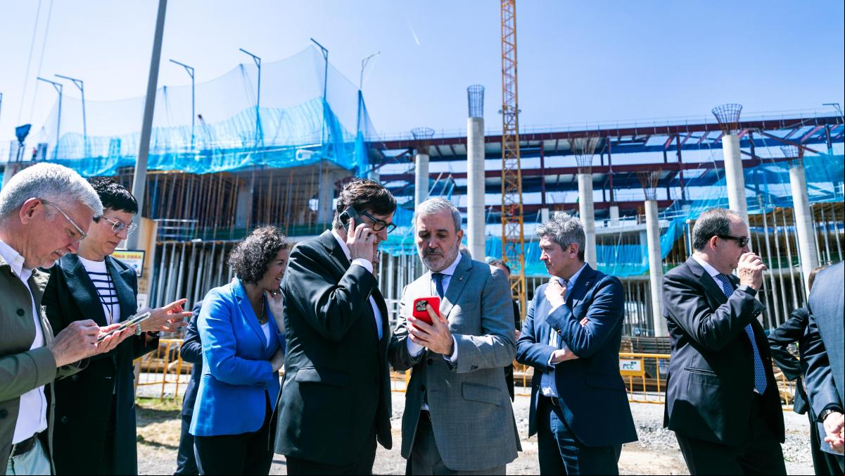El apagón pilla a Illa y Collboni visitando las obras del nuevo pabellón de Fira de Barcelona