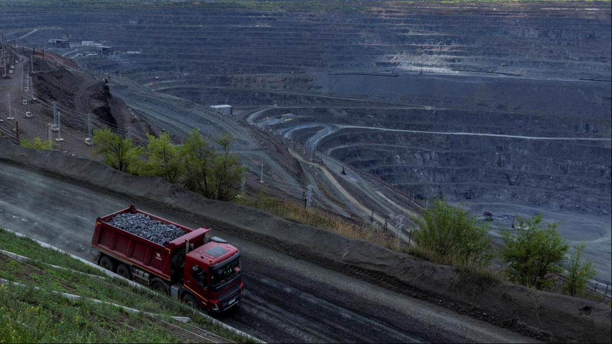 EE.UU. y Ucrania firman el acuerdo para la explotación de recursos minerales