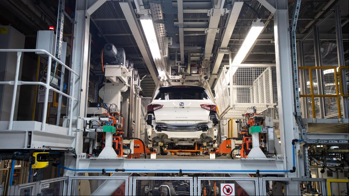 La producción de coches cae cerca de un 10% en el año por la debilidad de la demanda europea