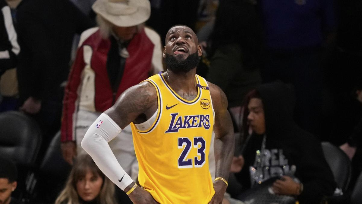 Los Lakers sucumben ante Minnesota y James deja en el aire su futuro