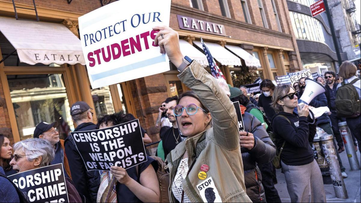 “Ningún gobierno debería dictar a quién ite o qué materias investiga una universidad privada”: Trump copia la caza de brujas del senador McCarthy contra universidades e intelectuales