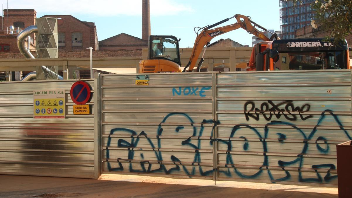 Hallado un cadáver entre material de obra en Sants