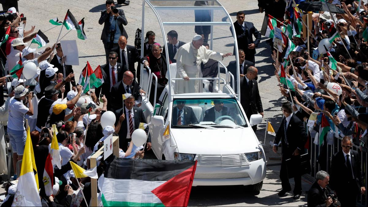 Un papamóvil de Francisco se convertirá en una pequeña clínica en Gaza Un papamóvil de Francisco se convertirá en una pequeña clínica en Gaza