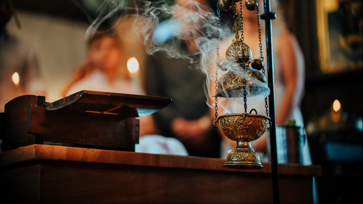 ¿A qué huele el cónclave? Cinco perfumes con incienso que te transportarán al Vaticano