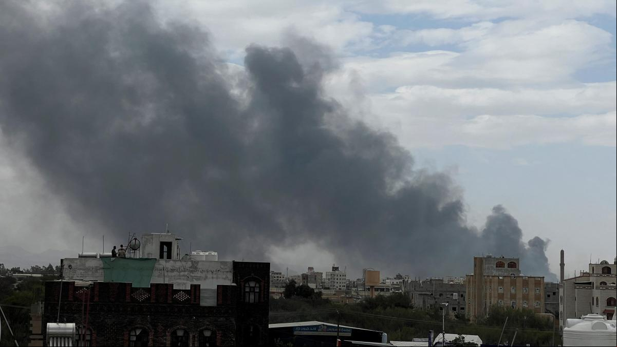Israel bombardea la capital de Yemen