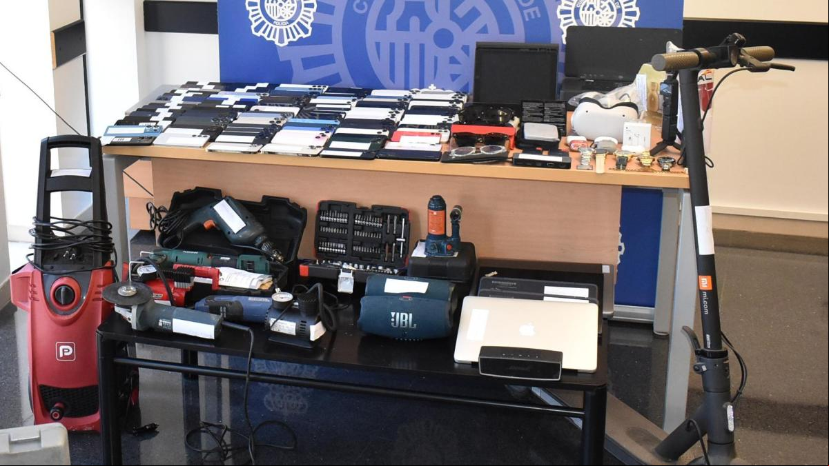 Intervienen en Badalona teléfonos móviles robados durante la Feria de Abril de Sevilla
