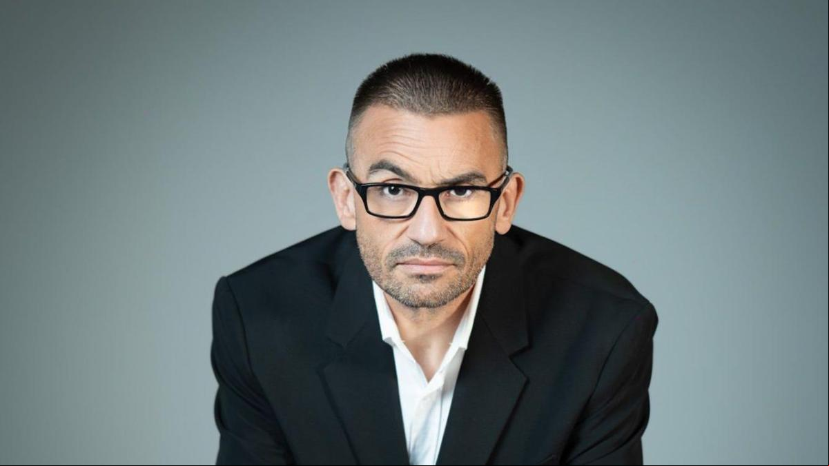 Juan Manuel García, experto en comunicación no verbal formado por el FBI: “Los pies son una de las partes del cuerpo más sinceras para leer a alguien porque no los controlamos”