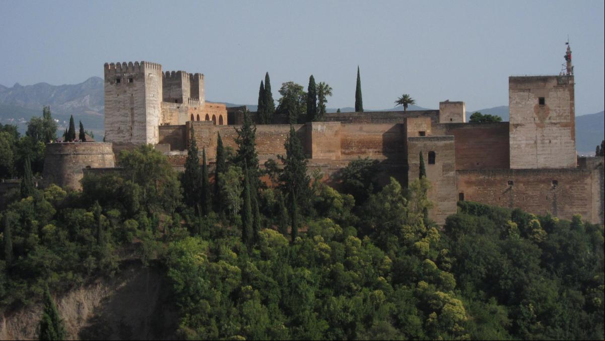 Investigan la aparición de pintadas vandálicas en el entorno de la Alhambra