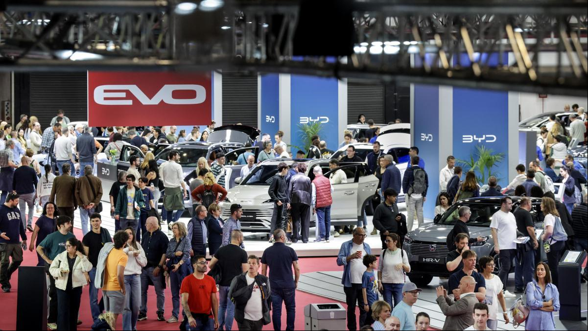 Les ganes de comprar-se un cotxe nou omplen el saló Automobile