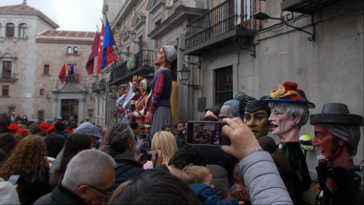 Los cabezudos y gigantes de San Isidro