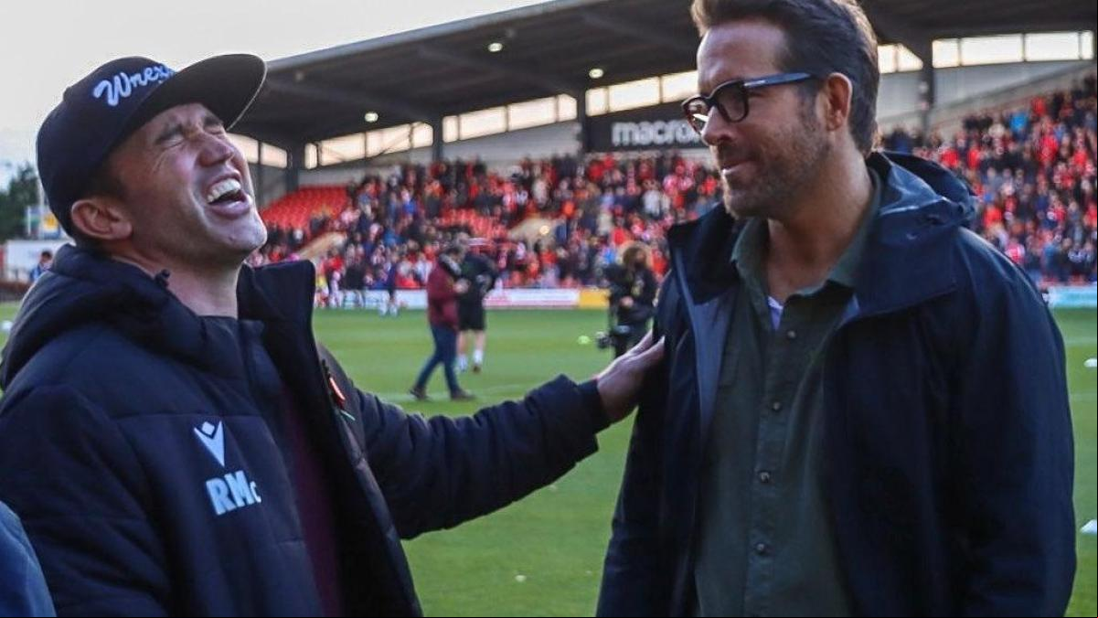 El milagro económico del actor Ryan Reynolds: compró un club de fútbol en Gales y ha multiplicado por 50 su valor