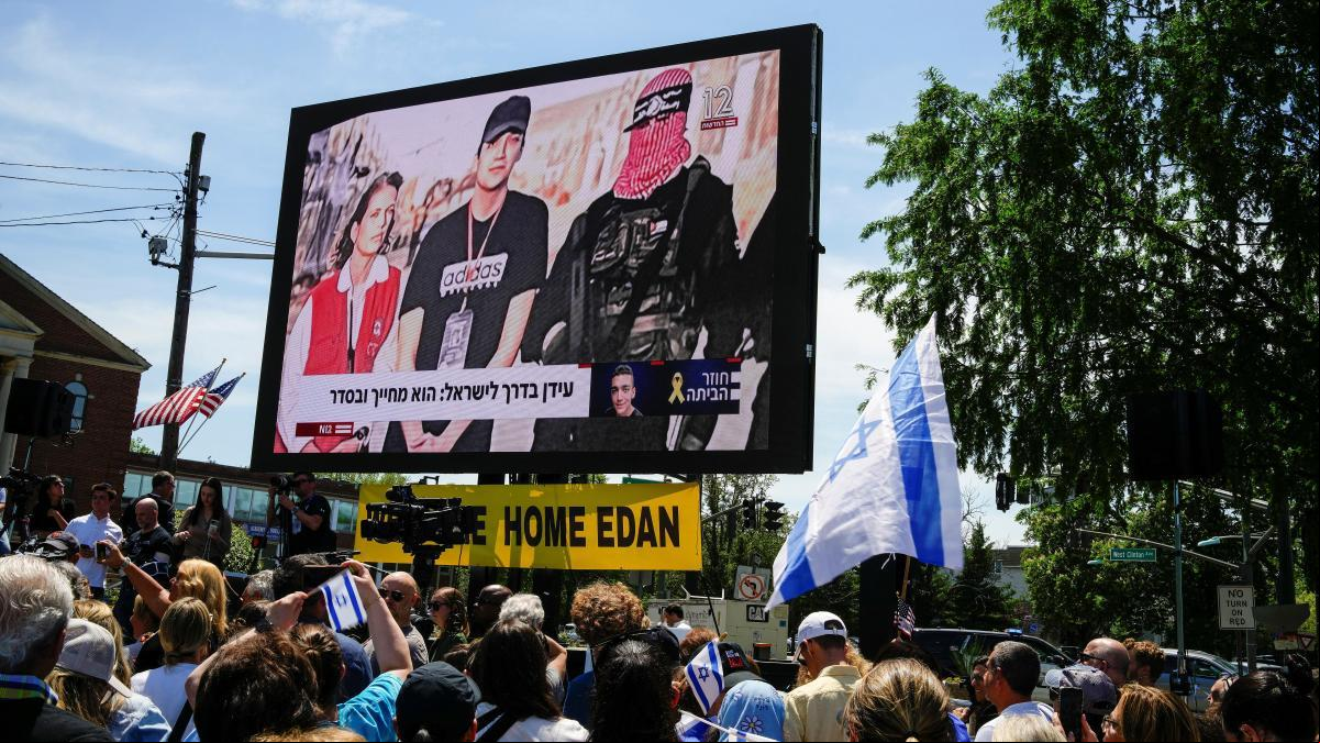 Hamas entrega al joven rehén Edan Alexander en un gesto hacia la istración Trump