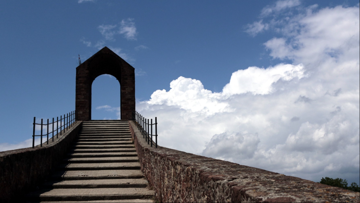 Un puente hacia la puerta del cielo