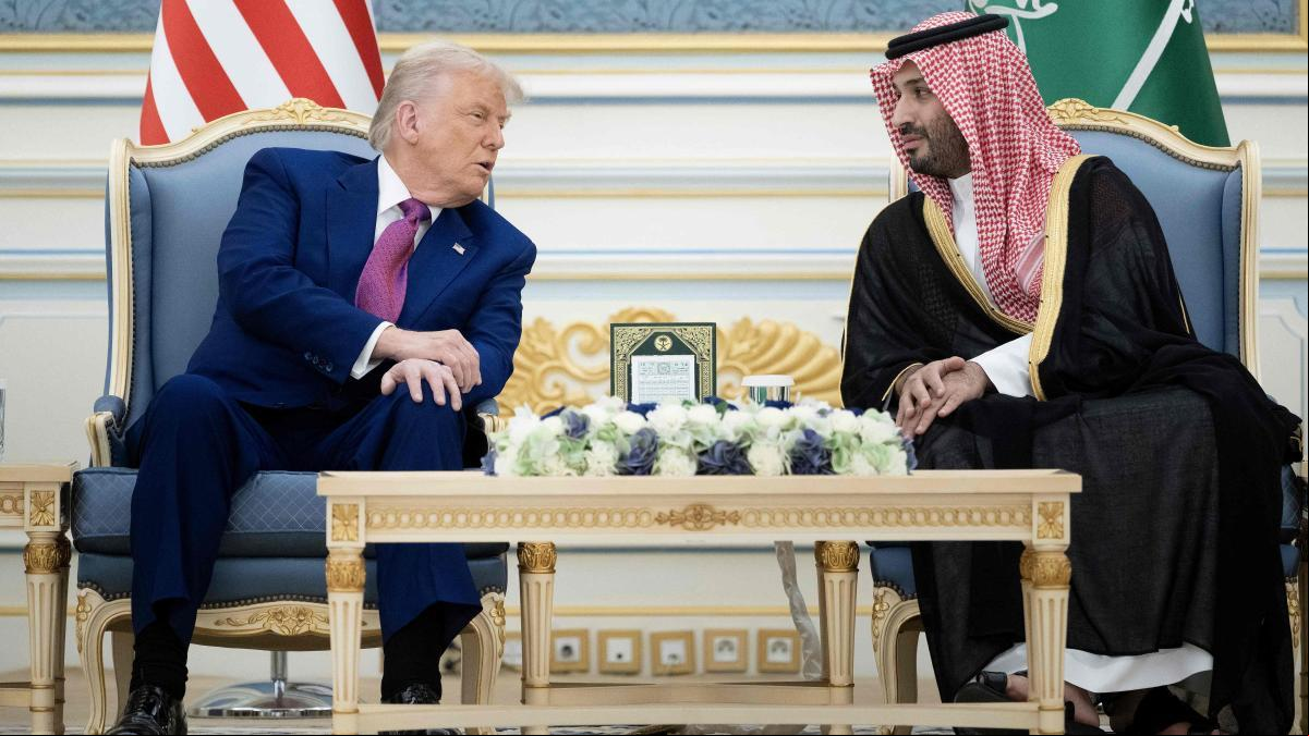 Trump llega a Arabia Saudí en el inicio de su gira por Oriente Medio