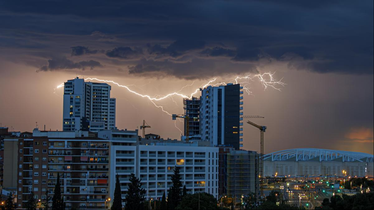 Más de media España en aviso por tormentas y lluvias: se esperan entre 15 y 25 litros en una hora