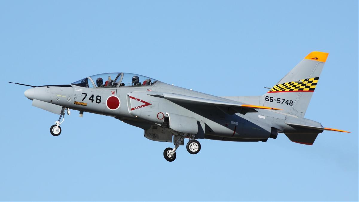 Dos desaparecidos al estrellarse un avión militar japonés