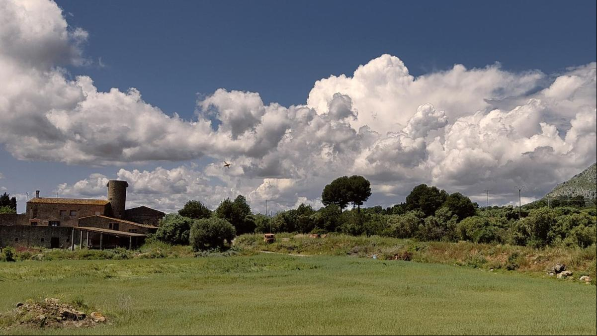 Montañas de nubes del Montgrí y las Medes