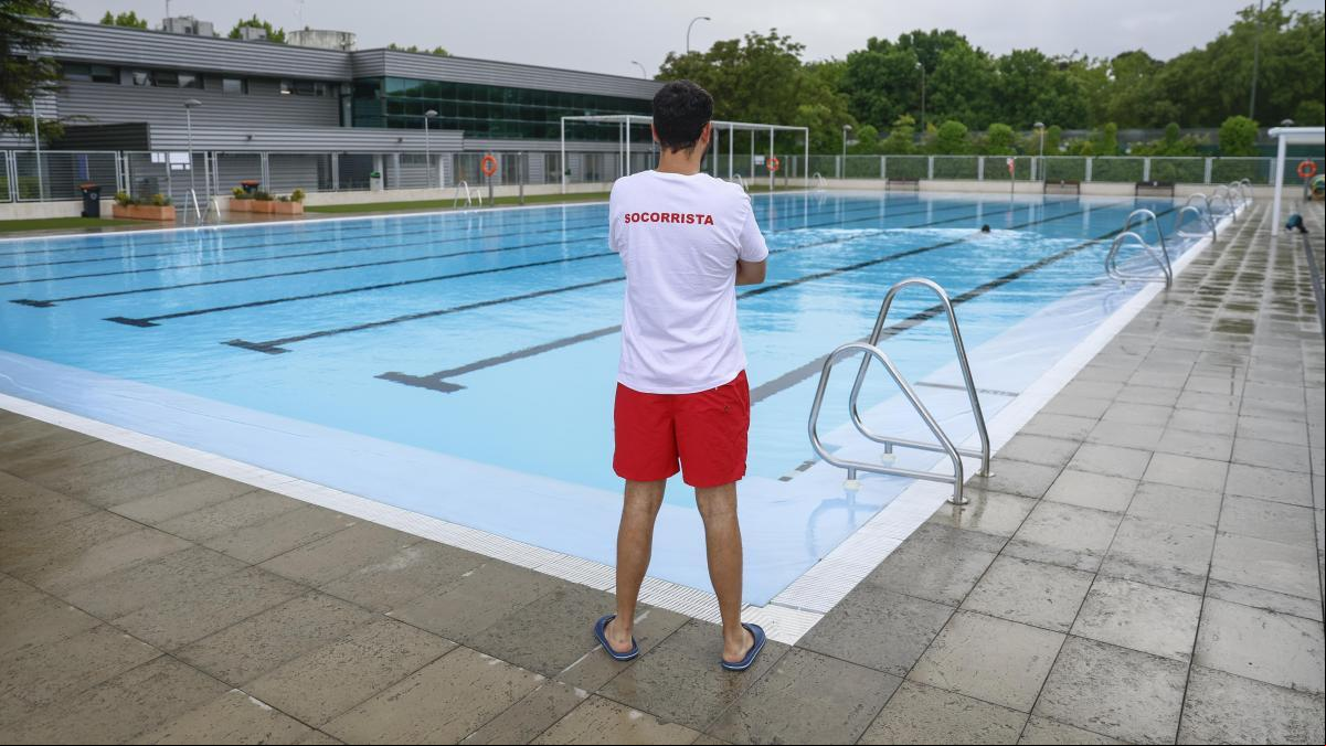 Primer fin de semana de piscinas abiertas con temperaturas de hasta 30ºC en la capital