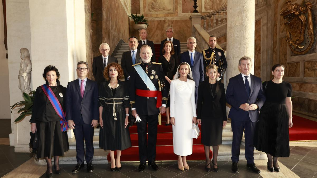 Qué es el privilège du Blanc o por qué solo seis mujeres en el mundo pueden vestir de blanco ante el Papa