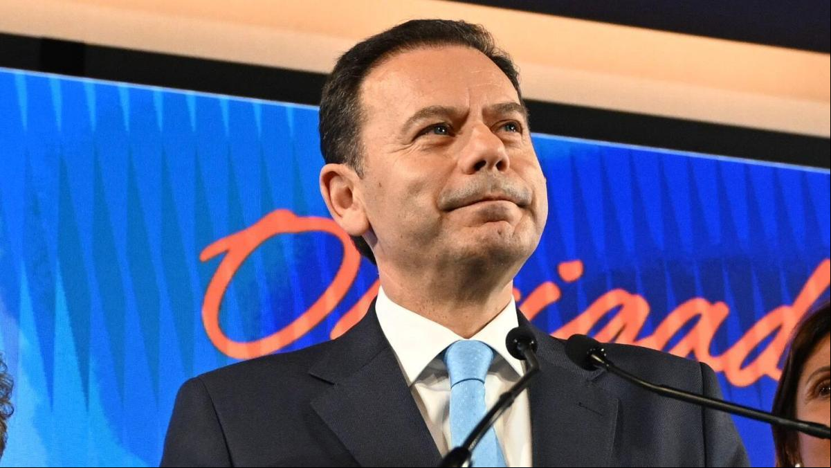 La hecatombe electoral obliga al PS a dejar gobernar de nuevo a Montenegro