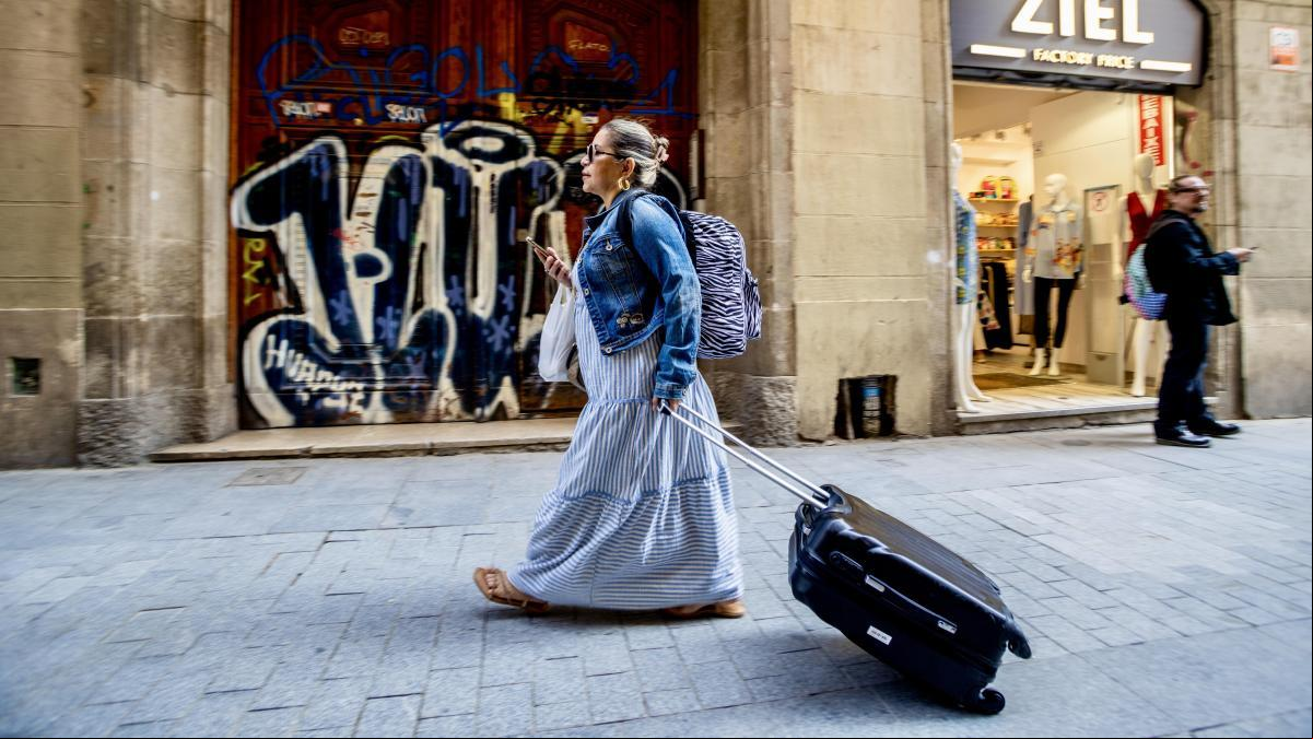 Infiltrados en la banda de las pensiones clandestinas de Barcelona