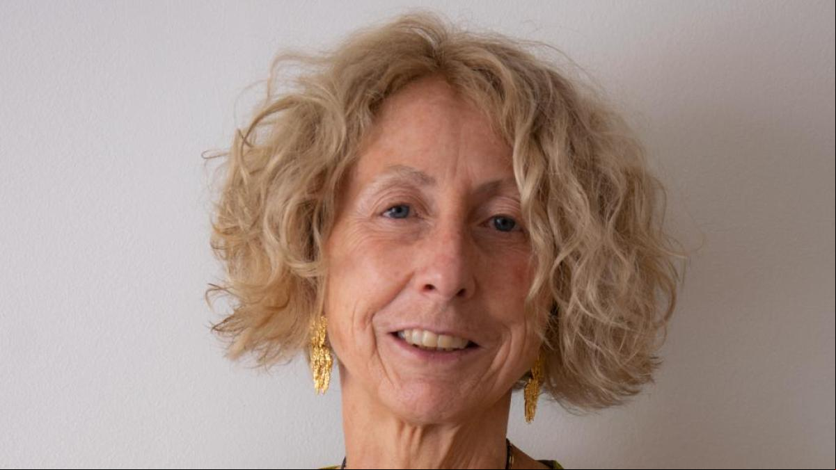 María Xesús Froxán, doctora: “Si pones a una persona la etiqueta de trastorno bipolar, no va a hacer nada cuando empiece una de las fases” María Xesús Froxán, doctora: “Si pones a una persona la etiqueta de trastorno bipolar, no va a hacer nada cuando empiece una de las fases”