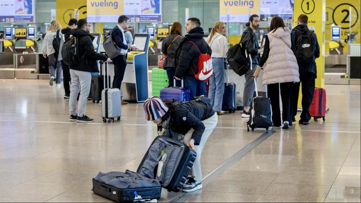 Los consumidores europeos denuncian a siete aerolíneas por cobrar equipaje de mano Los consumidores europeos denuncian a siete aerolíneas por cobrar equipaje de mano