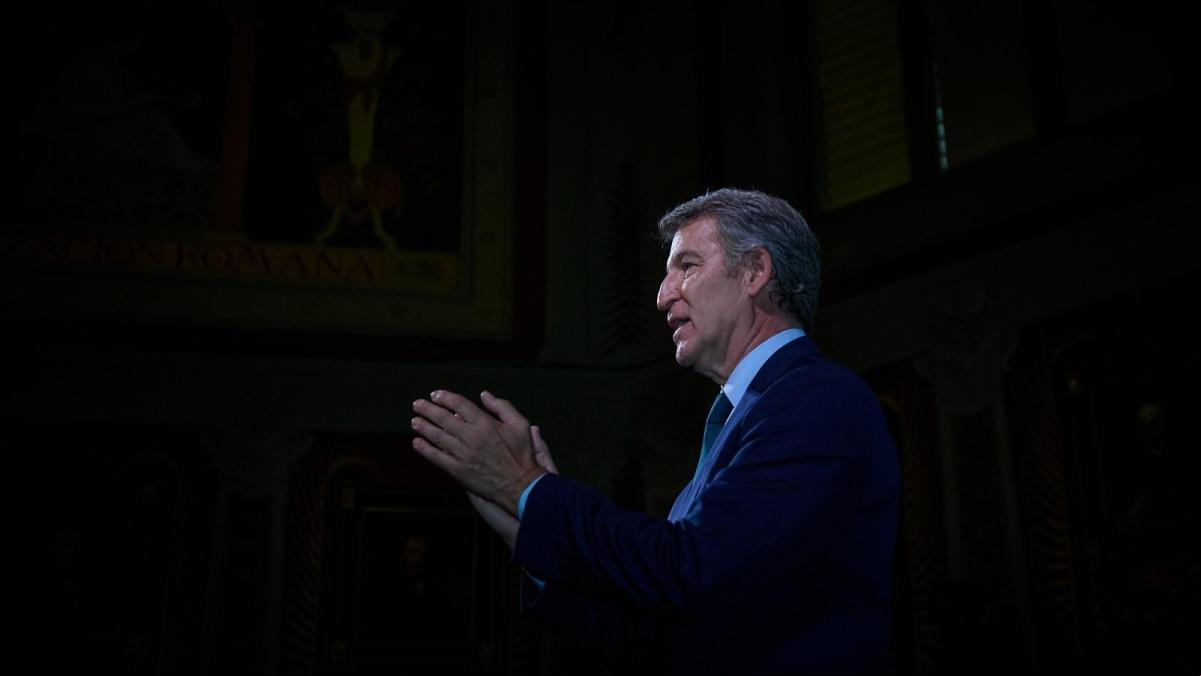 Feijóo se compromete a liderar un proyecto “reformista” y a derribar el “muro sanchista” Feijóo se compromete a liderar un proyecto “reformista” y a derribar el “muro sanchista”