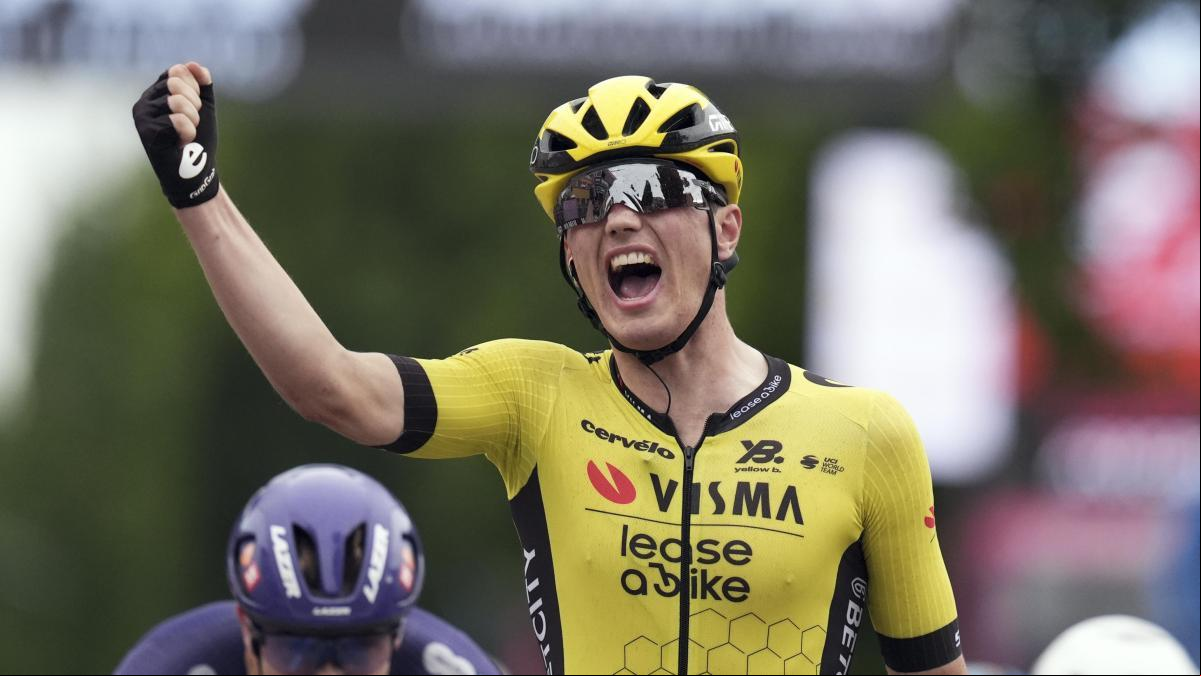 Kooij destrona a Pedersen con ayuda de Van Aert