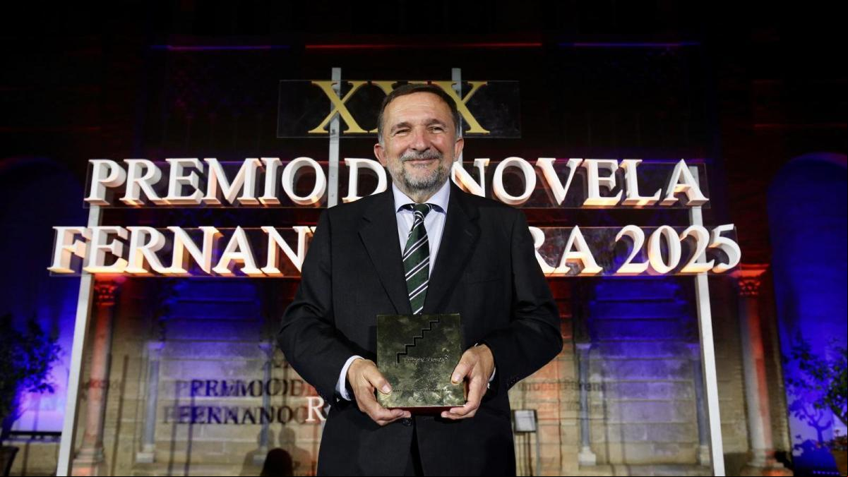 Sergio Vila-Sanjuán gana el premio Fernando Lara con un nuevo homenaje a Barcelona Sergio Vila-Sanjuán gana el premio Fernando Lara con un nuevo homenaje a Barcelona