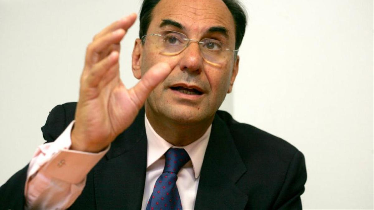 Vidal-Quadras sigue estable y sin riesgo vital tras su operación en el Gregorio Marañón