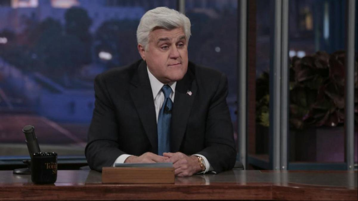 El presentador Jay Leno sufre quemaduras en su rostro al incendiarse su coche
