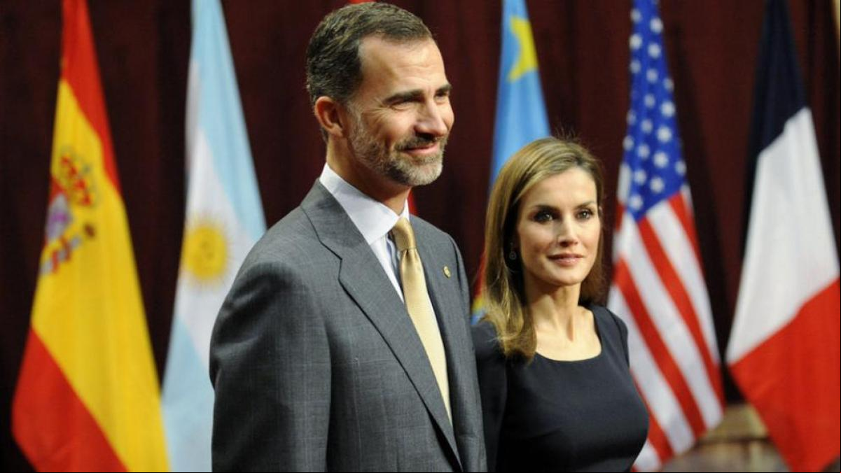 El rey Felipe cobrará 259.000 euros y la reina Letizia 142.000 euros en 2022