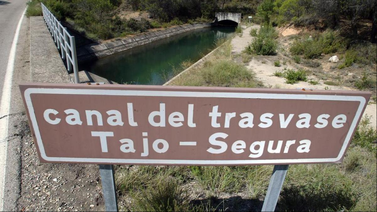 Madrid se alía a las comunidades del Segura para alegar contra las reglas del trasvase del Tajo