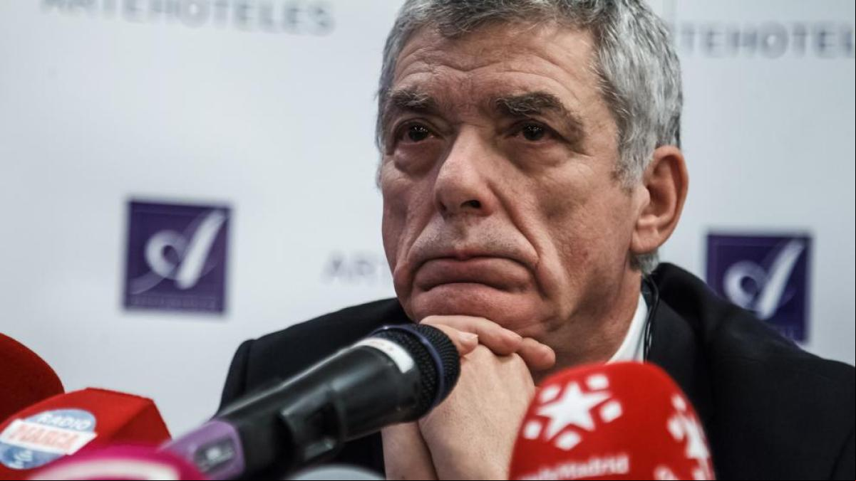 Procesan a Ángel María Villar por favorecer a su hijo con contratos de la RFEF