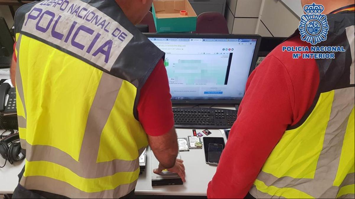 Detienen a dos menores por posesión y distribución de pornografía infantil