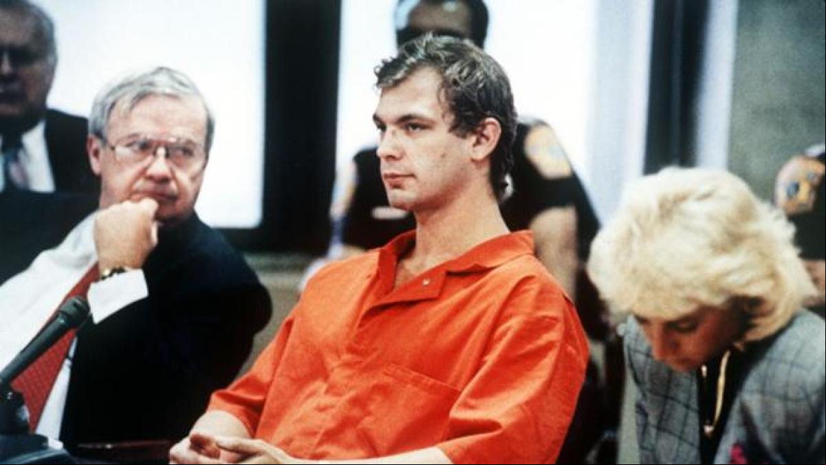Cuerpos en ácido y cabezas taladradas: los crímenes más truculentos de Jeffrey Dahmer, el asesino que conmociona en Netflix