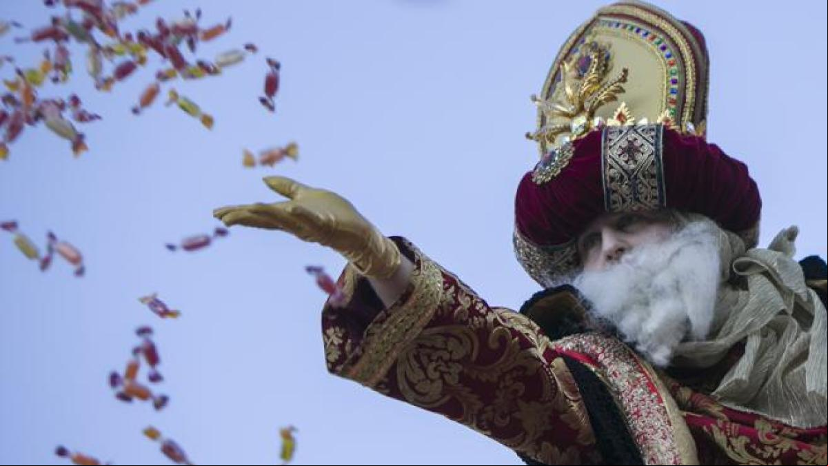 La amenaza de lluvia adelanta algunas cabalgatas de los Reyes Magos