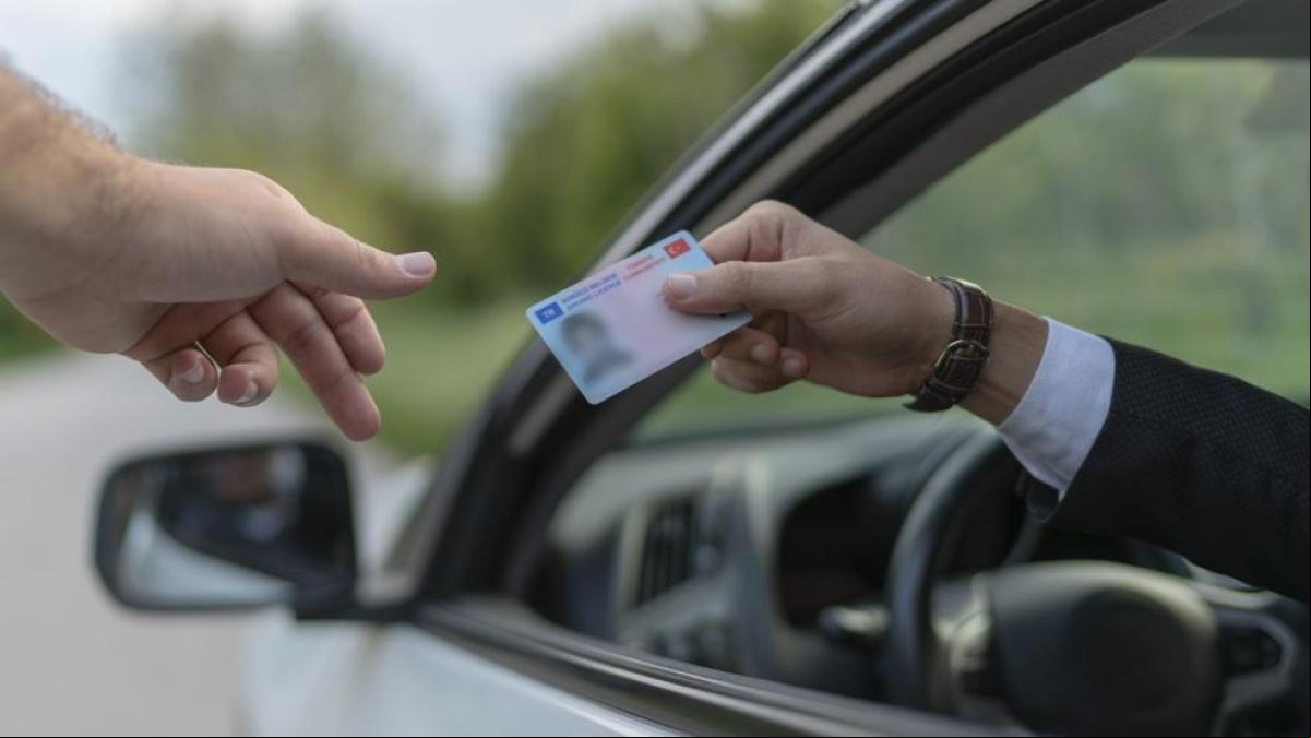 ¿Cuánto tiempo pasa entre que se comete una infracción y la DGT detrae los puntos del carnet?